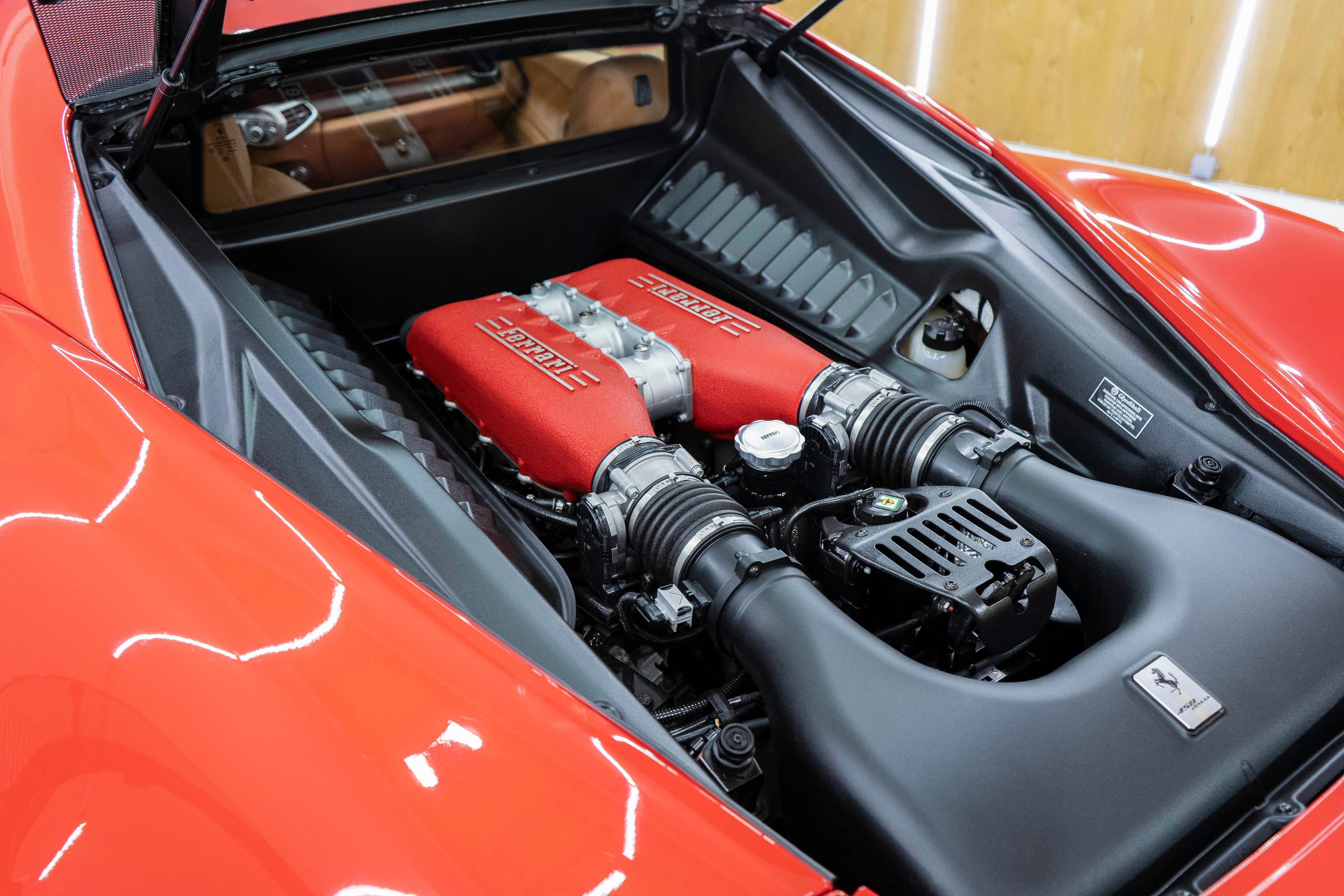 Ferrari - Motor Detailing