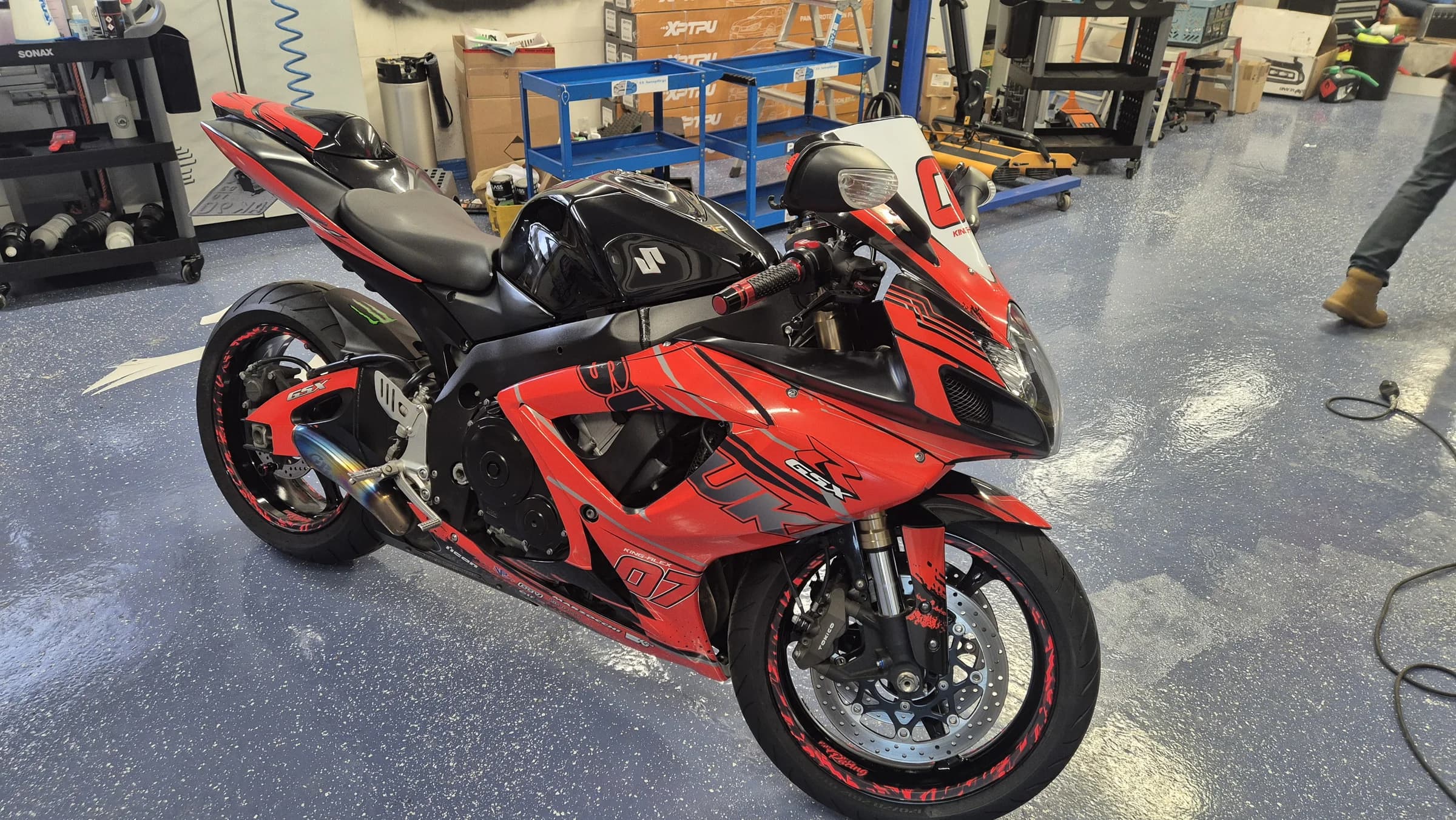 Suzuki Sportmotorrad — Aufbereitung