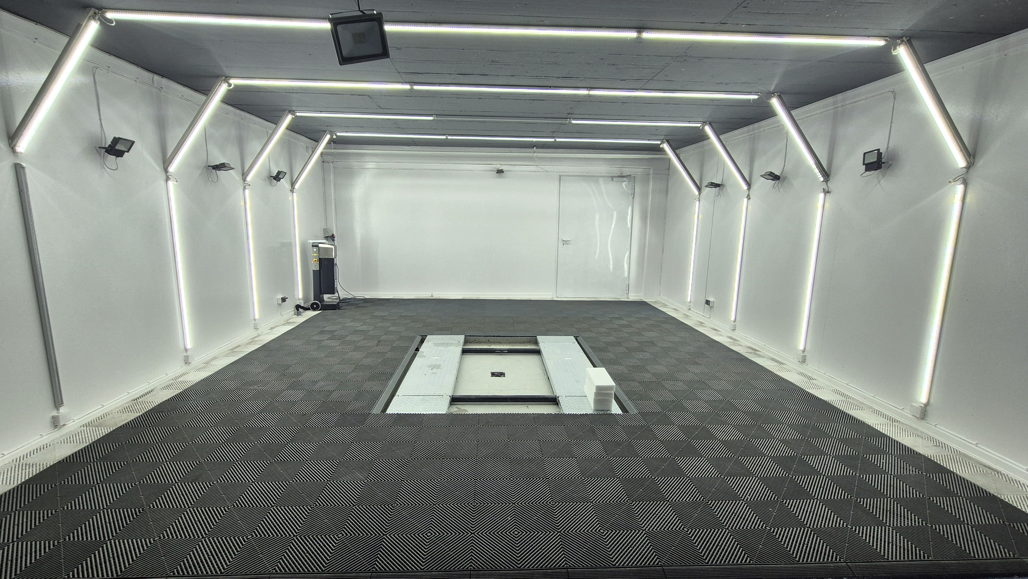 LED-Lichtstudio der ES Autopflege Werkstatt
