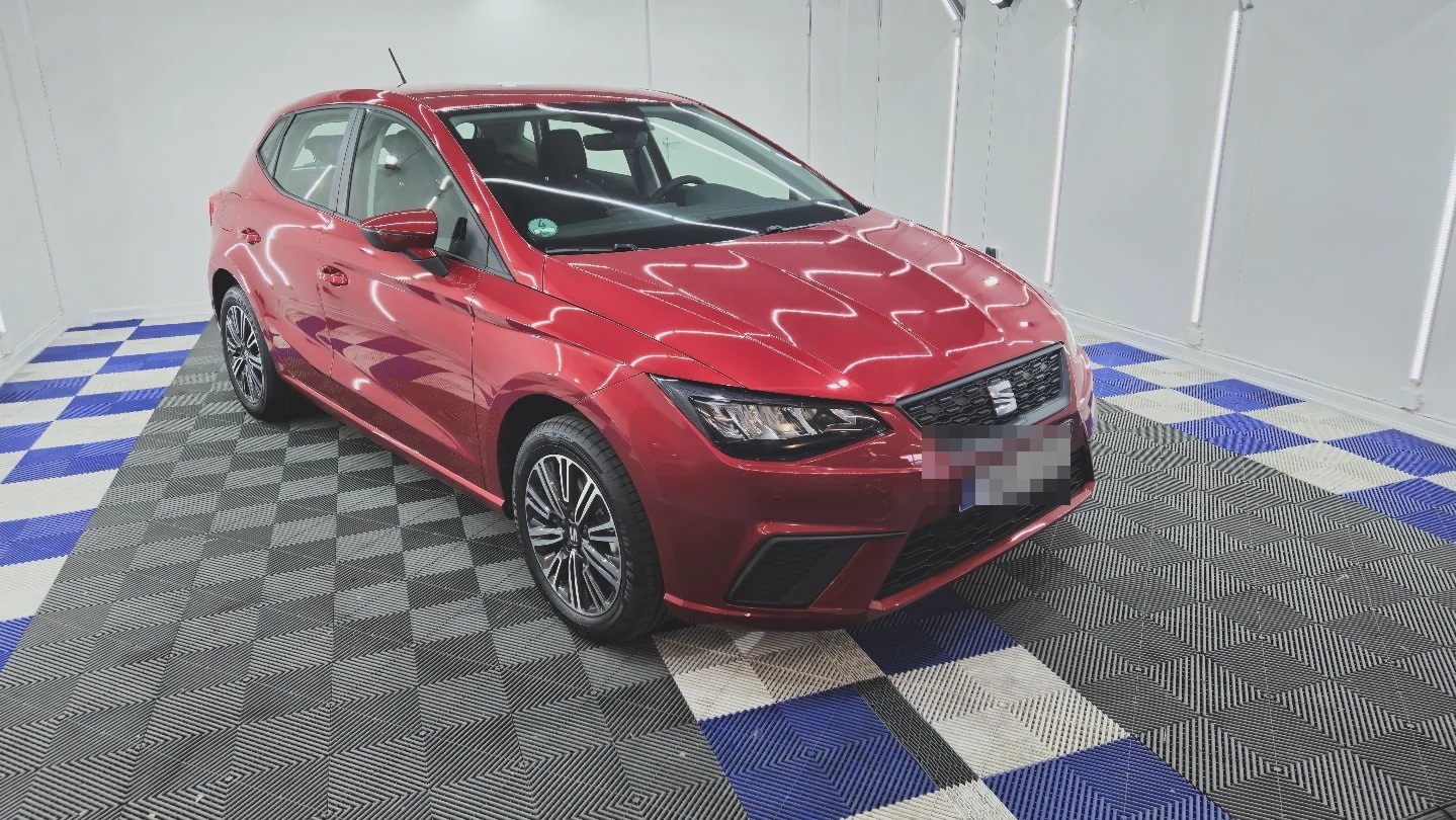 Seat Ibiza nach der Aufbereitung im Lichtstudio